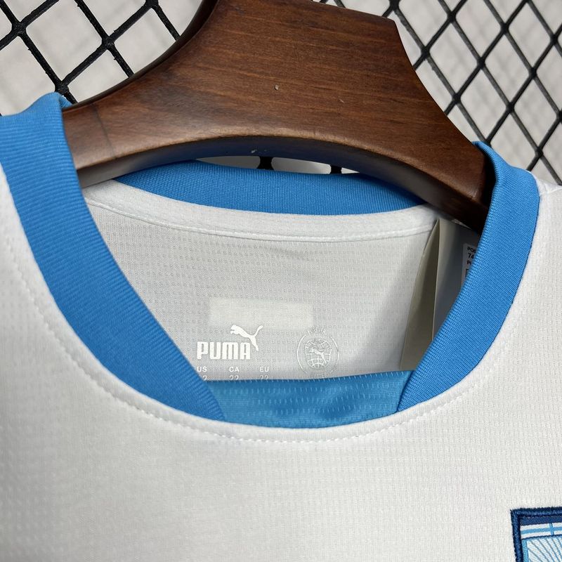 camisa-camiseta-shorts-olympique-marseille-puma-cmacgm-versao-versao-torcedor-conjunto-infantil-kids-24-25-home-casa-i-principal-1-azul-branca-branco_3