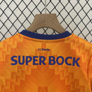 camisa-camiseta-shorts-porto-nb-new-balance-betano-versao-versao-torcedor-conjunto-infantil-kids-24-25-away-fora-ii-secundaria-2-azul-laranja_6