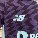 camisa-camiseta-shorts-porto-nb-new-balance-betano-versao-versao-torcedor-conjunto-infantil-kids-24-25-third-away-fora-iii-terceira-3-azul-preto-preta-roxo-roxa