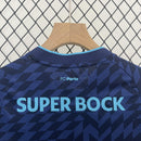camisa-camiseta-shorts-porto-nb-new-balance-betano-versao-versao-torcedor-conjunto-infantil-kids-24-25-third-away-fora-iii-terceira-3-azul-preto-preta-roxo-roxa_8
