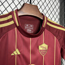 camisa-camiseta-shorts-roma-adidas-riyadh-season-versao-versao-torcedor-conjunto-infantil-kids-24-25-home-casa-i-principal-1-vinho-dourada-dourado-vermelha-vermelho_5