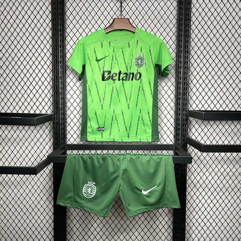 camisa-camiseta-shorts-sporting-lisboa-nike-betano-versao-versao-torcedor-conjunto-infantil-kids-24-25-third-away-fora-iii-terceira-3-verde_1