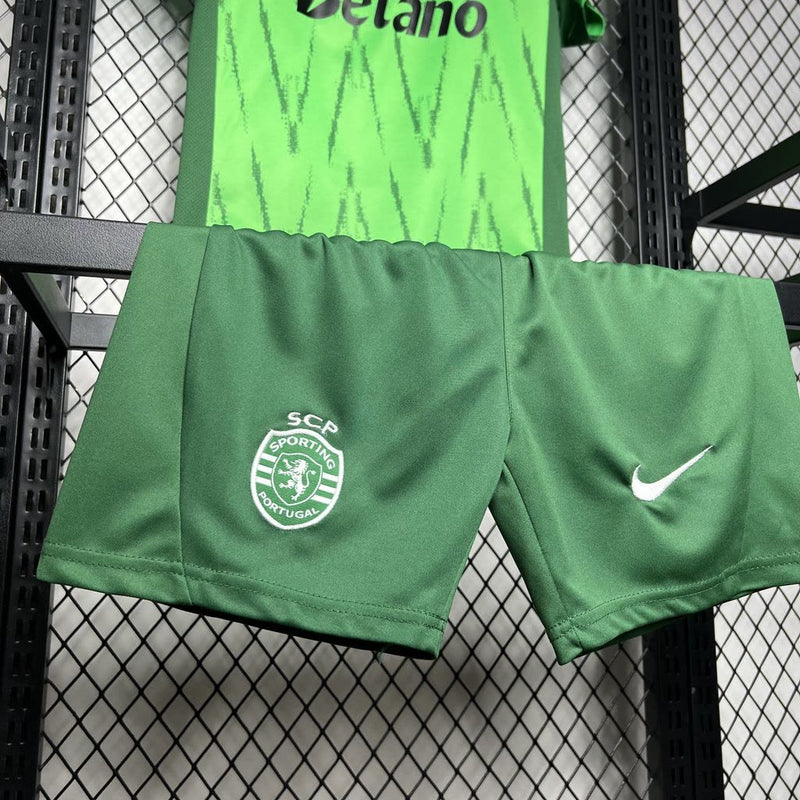 camisa-camiseta-shorts-sporting-lisboa-nike-betano-versao-versao-torcedor-conjunto-infantil-kids-24-25-third-away-fora-iii-terceira-3-verde_5