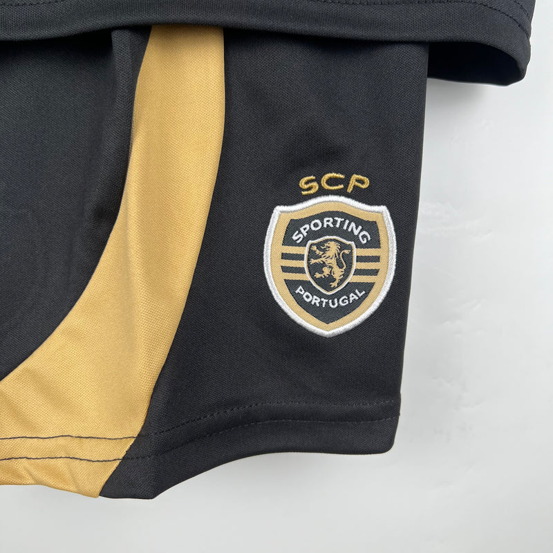 camisa-camiseta-sporting-lisboa-nike-betano-super-bock-versao-versao-torcedor-conjunto-infantil-shorts-23-24-third-away-fora-iii-terceira-3-amarela-preta-preto-amarelo-dourado-dourada_777e2172-0a94-4007-9a4d-3caa9d13923f
