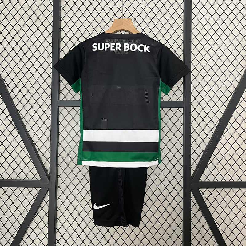 camisa-camiseta-sporting-lisboa-nike-betano-super-bock-versao-versao-torcedor-conjunto-infantil-shorts-24-25-home-casa-i-principal-1-verde-branco-branca-preta-preto_2