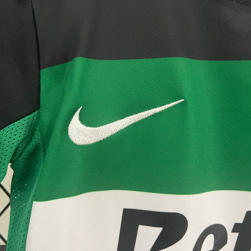 camisa-camiseta-sporting-lisboa-nike-betano-super-bock-versao-versao-torcedor-conjunto-infantil-shorts-24-25-home-casa-i-principal-1-verde-branco-branca-preta-preto_7