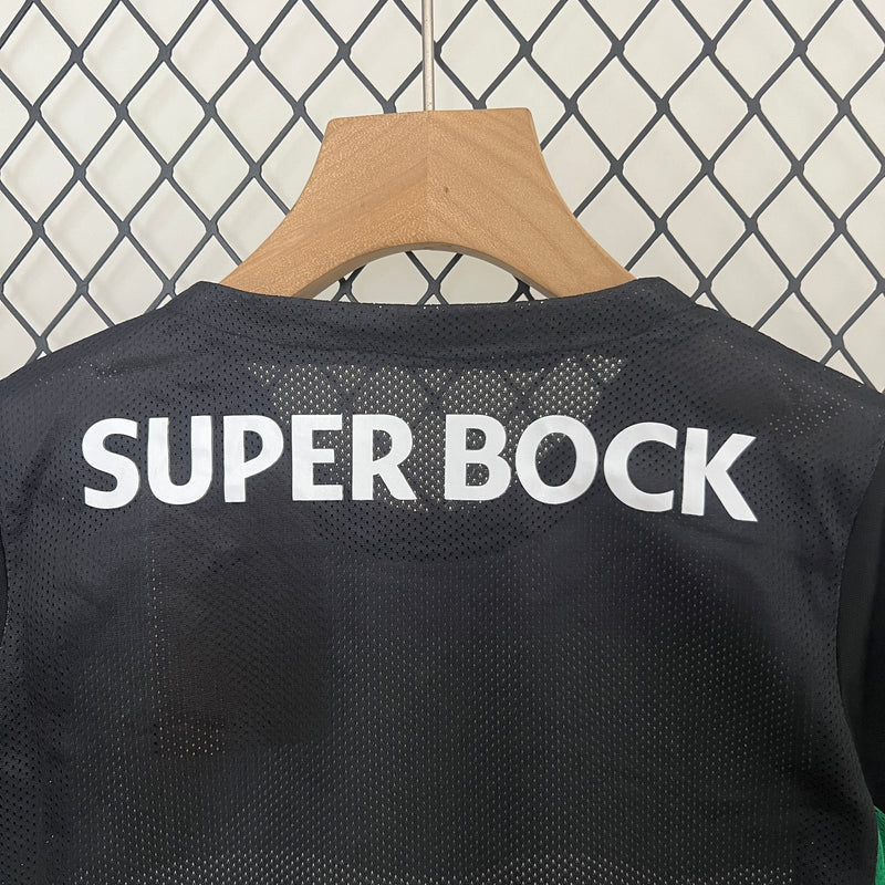 camisa-camiseta-sporting-lisboa-nike-betano-super-bock-versao-versao-torcedor-conjunto-infantil-shorts-24-25-home-casa-i-principal-1-verde-branco-branca-preta-preto_9