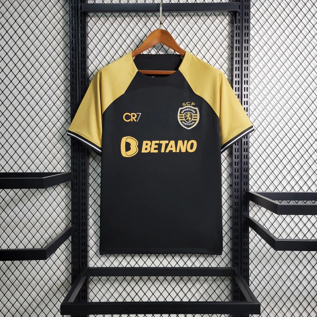 camisa-camiseta-sporting-lisboa-nike-betano-super-bock-versao-versao-torcedor-masculina-23-24-third-away-fora-iii-terceira-3-amarela-preta-preto-amarelo-dourado-dourada-cr7-cristiano