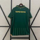 camisa-camiseta-sporting-lisboa-nike-betano-super-bock-versao-versao-torcedor-masculina-24-25-edicao-edicao-especial-verde-branco-branca-preta-preto-dourada-dourado_3