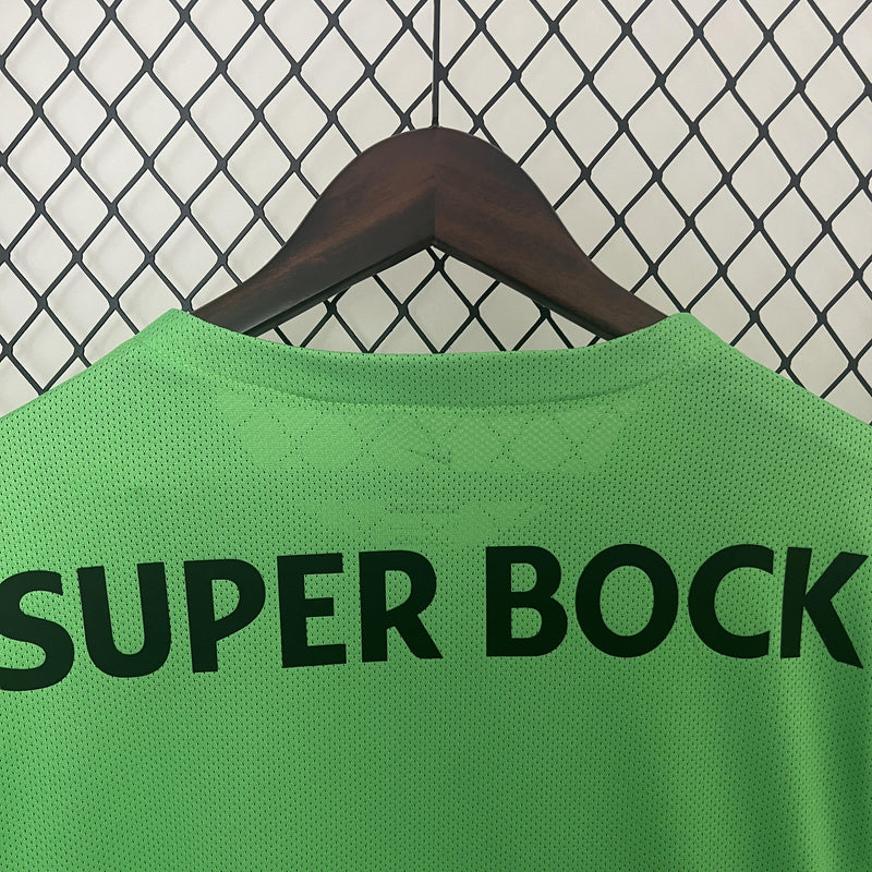 camisa-camiseta-sporting-lisboa-nike-betano-versao-versao-torcedor-masculina-24-25-third-away-fora-iii-terceira-3-verde_3