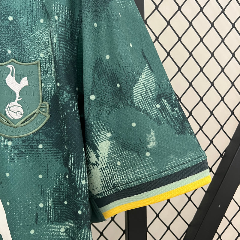 camisa-camiseta-spurs-tottenham-hotspurs-nike-aia-versao-versao-torcedor-masculina-24-25-third-away-fora-iii-terceira-3-verde-branca-branco-galaxia-galaxia_6