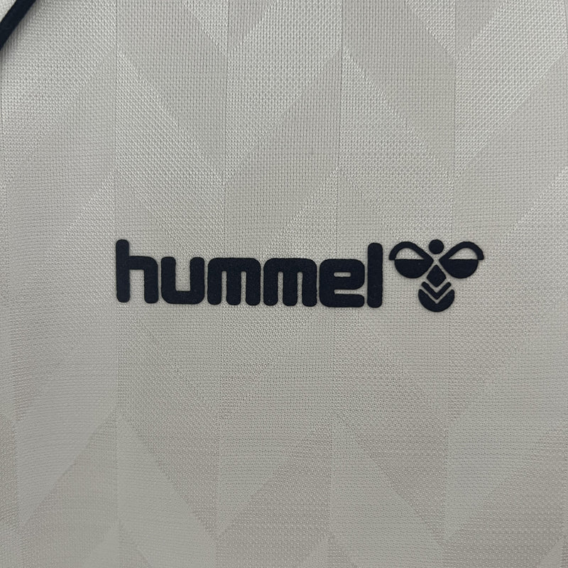 camisa-camiseta-tottenham-spurs-hummel-holsten-versao-torcedor-masculina-87-89-home-casa-i-1-principal-branca-branco-azul-amarela-amarelo-retro_3