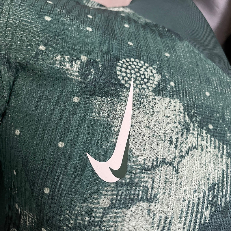 camisa-camiseta-tottenham-spurs-nike-aia-versao-jogador-masculina-24-25-third-away-iii-3-terceira-verde-branca-branco-galaxia_5
