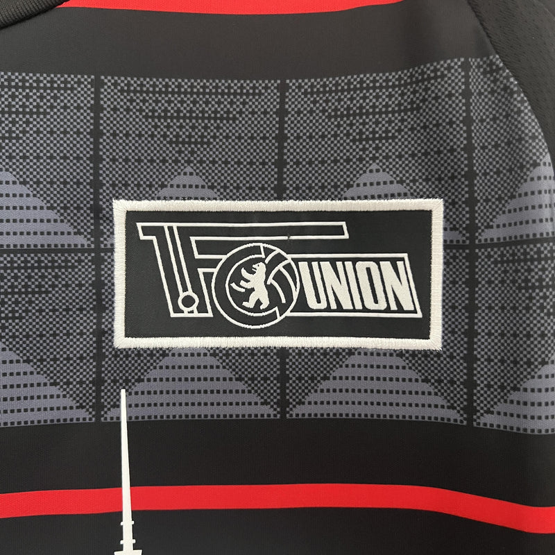 camisa-camiseta-union-berlin-adidas-versao-versao-torcedor-masculina-24-25-away-fora-ii-secundaria-2-vermelha-branco-branca-vermelho-preta-preto-cinza_6