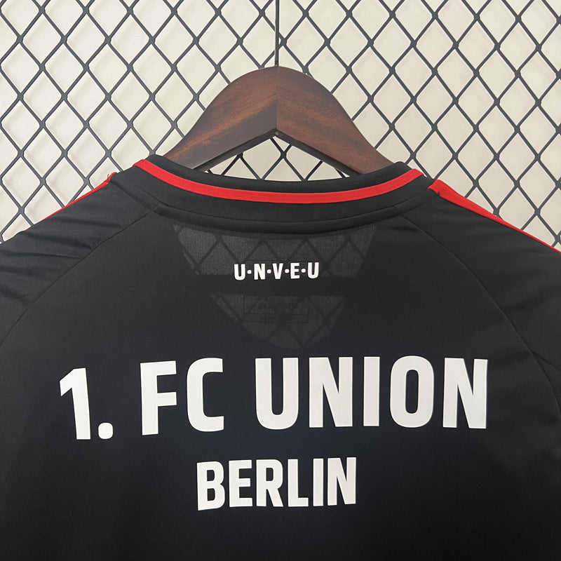 camisa-camiseta-union-berlin-adidas-versao-versao-torcedor-masculina-24-25-away-fora-ii-secundaria-2-vermelha-branco-branca-vermelho-preta-preto-cinza_7