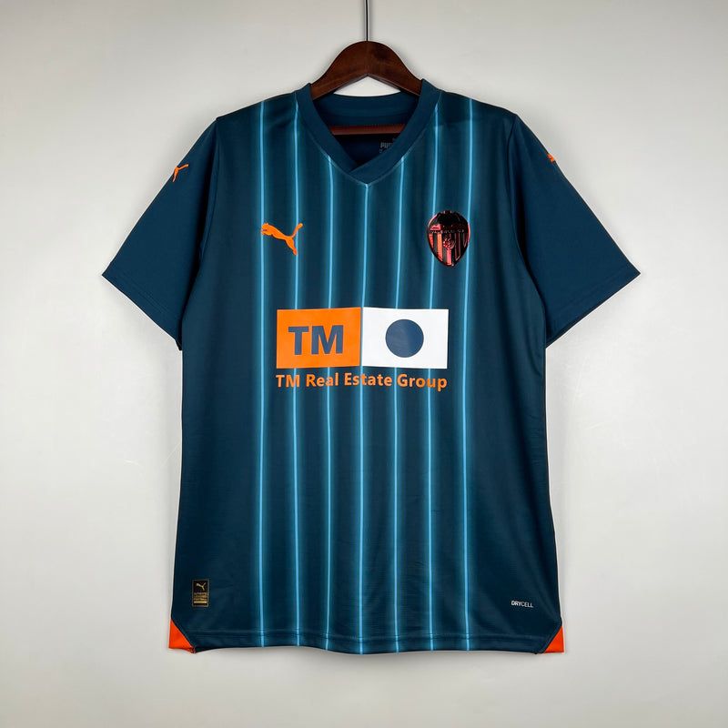 camisa-camiseta-valencia-puma-tm-real-estate-group-versao-versao-torcedor-masculina-23-24-away-fora-ii-secundaria-2-laranja-branco-branca-preto-preta-azul-escuro-escura_1
