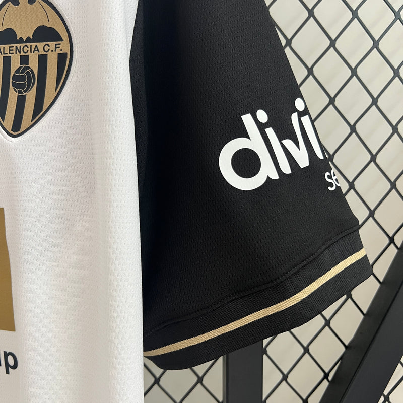 camisa-camiseta-valencia-puma-tm-real-estate-group-versao-versao-torcedor-masculina-24-25-home-casa-i-principal-1-preta-branca-preto-branco-dourada-dourado_10