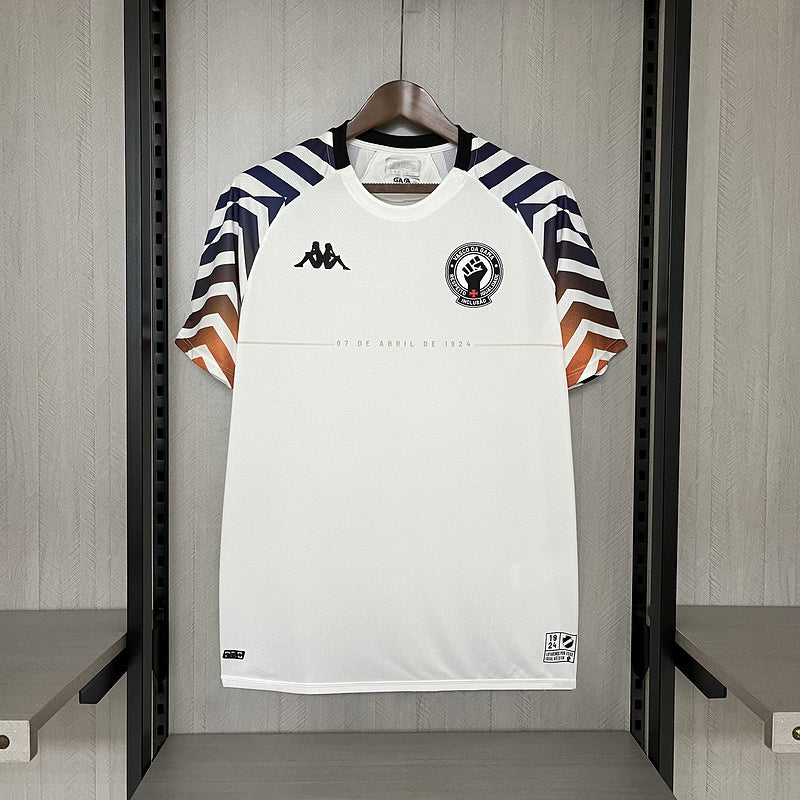 camisa-camiseta-vasco-da-gama-kappa-versao-torcedor-masculina-24-25-treino-pre-jogo-respeito-igualdade-inclusao-preta-preto-branca-branco-azul-laranja_1