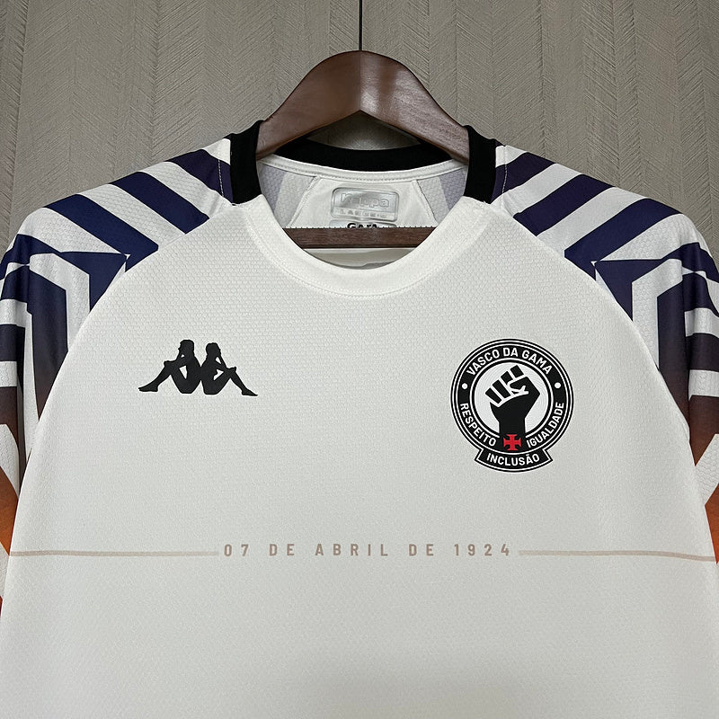camisa-camiseta-vasco-da-gama-kappa-versao-torcedor-masculina-24-25-treino-pre-jogo-respeito-igualdade-inclusao-preta-preto-branca-branco-azul-laranja_8