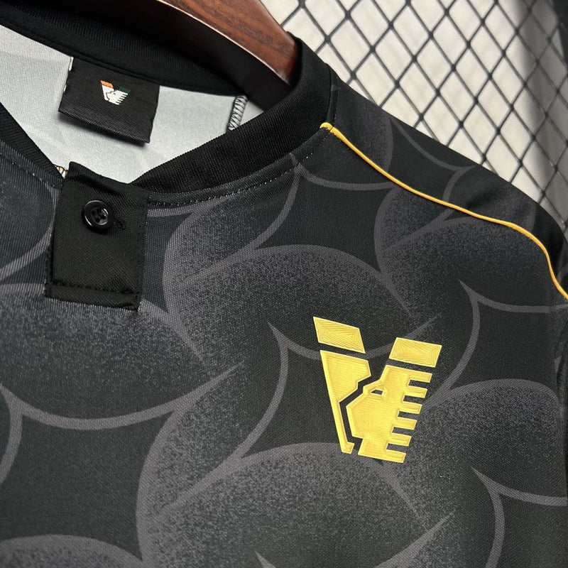 camisa-camiseta-venezia-nocta-versao-versao-torcedor-masculina-24-25-home-casa-i-principal-1-preta-preto-dourada-dourado-laranja_5