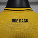 camisa-camiseta-wolverhampton-wolves-debet-sudu-versao-jogador-masculina-24-25-home-casa-i-principal-1-amarela-amarelo-laranja-preta-preto_3