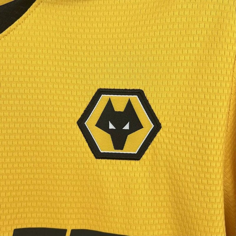 camisa-camiseta-wolverhampton-wolves-debet-sudu-versao-torcedor-masculina-25-26-home-casa-i-principal-1-laranja-amarela-amarelo-preta-preto_3