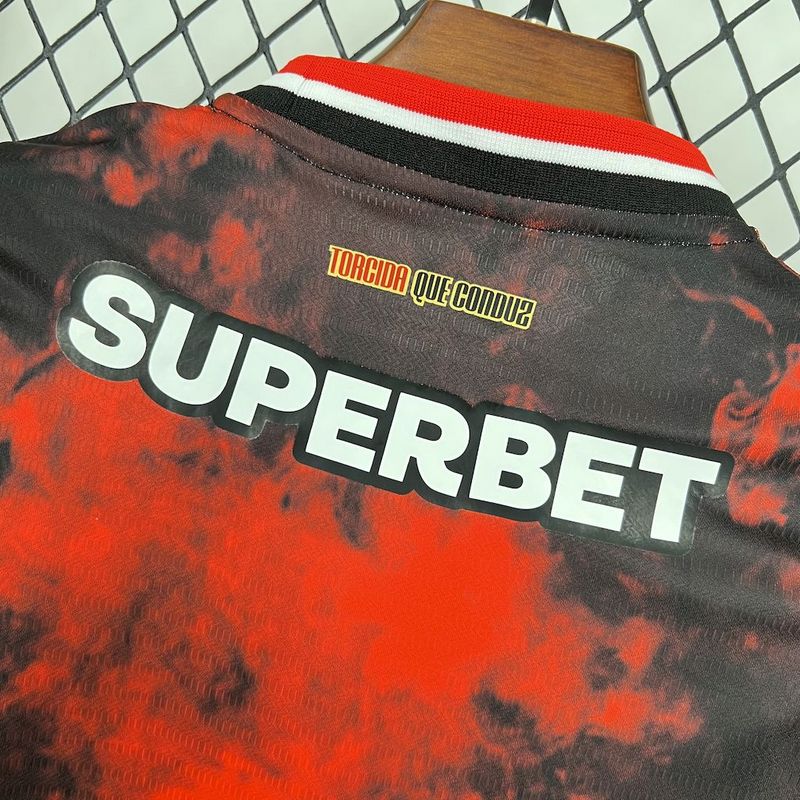conjunto-infantil-sao-sao-paulo-spfc-new-balance-nb-versao-versao-torcedor-masculina-24-25-third-away-fora-iii-terceira-3-vermelha-preta-branca-preto_10