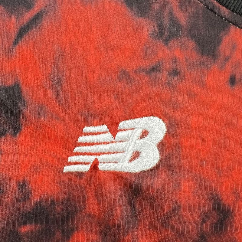 conjunto-infantil-sao-sao-paulo-spfc-new-balance-nb-versao-versao-torcedor-masculina-24-25-third-away-fora-iii-terceira-3-vermelha-preta-branca-preto_8