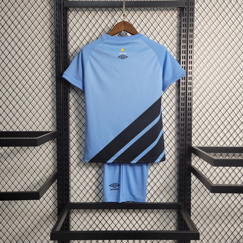 conjunto-infantil-shorts-camisa-camiseta-cap-athletico-paranaense-umbro-esportes-da-sorte-versao-versao-torcedor-23-24-away-third-fora-iii-terceira-3-azul-preto-preta_4