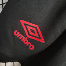 conjunto-infantil-shorts-camisa-camiseta-cap-athletico-paranaense-umbro-esportes-da-sorte-versao-versao-torcedor-23-24-home-casa-i-principal-1-vermelha-preta-vermelho-preto_11