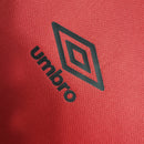 conjunto-infantil-shorts-camisa-camiseta-cap-athletico-paranaense-umbro-esportes-da-sorte-versao-versao-torcedor-23-24-home-casa-i-principal-1-vermelha-preta-vermelho-preto_3