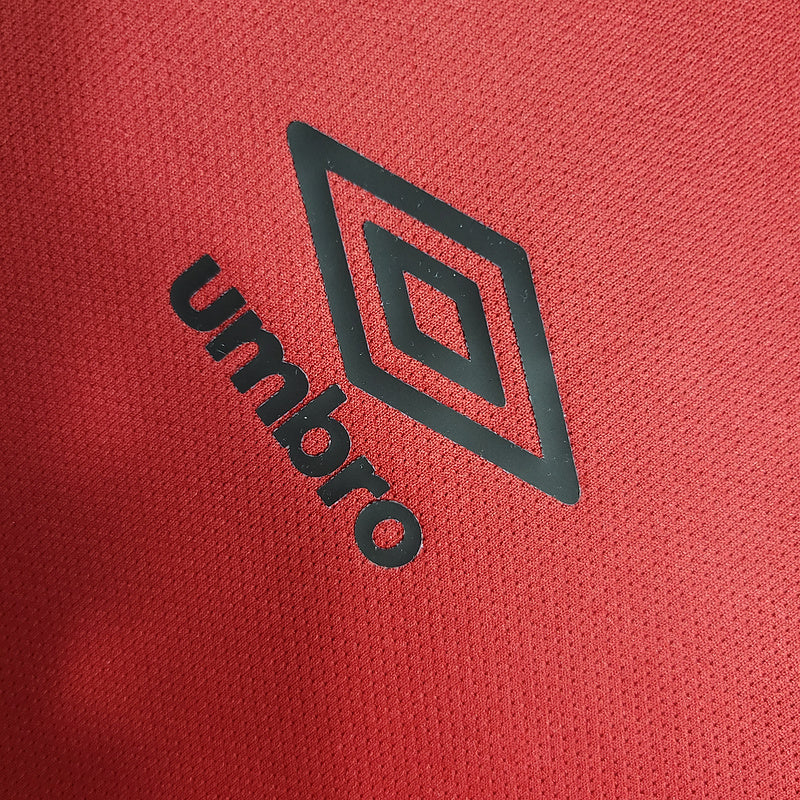 conjunto-infantil-shorts-camisa-camiseta-cap-athletico-paranaense-umbro-esportes-da-sorte-versao-versao-torcedor-23-24-home-casa-i-principal-1-vermelha-preta-vermelho-preto_3