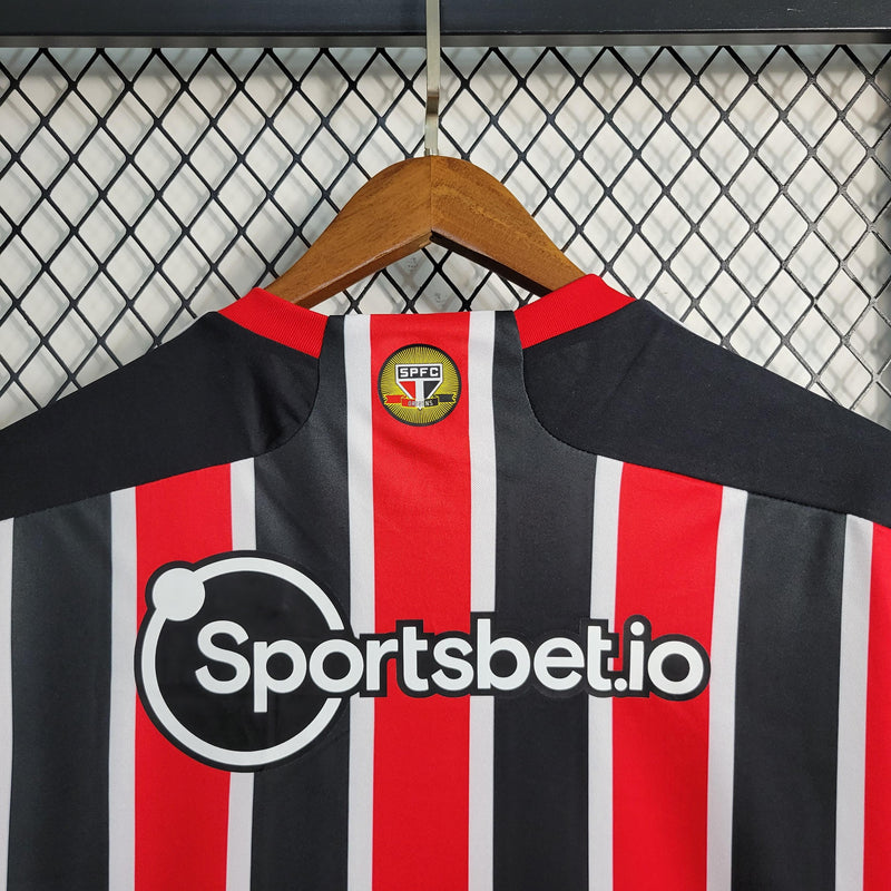 sao-paulo-sao-spfc-adidas-sports-bet-io-torcedor-masculina-versao-versao-james-rodrigues-23-24-20-vermelha-preta-branca-vermelho-preto-branco-away-fora-ii-secundaria-2_4