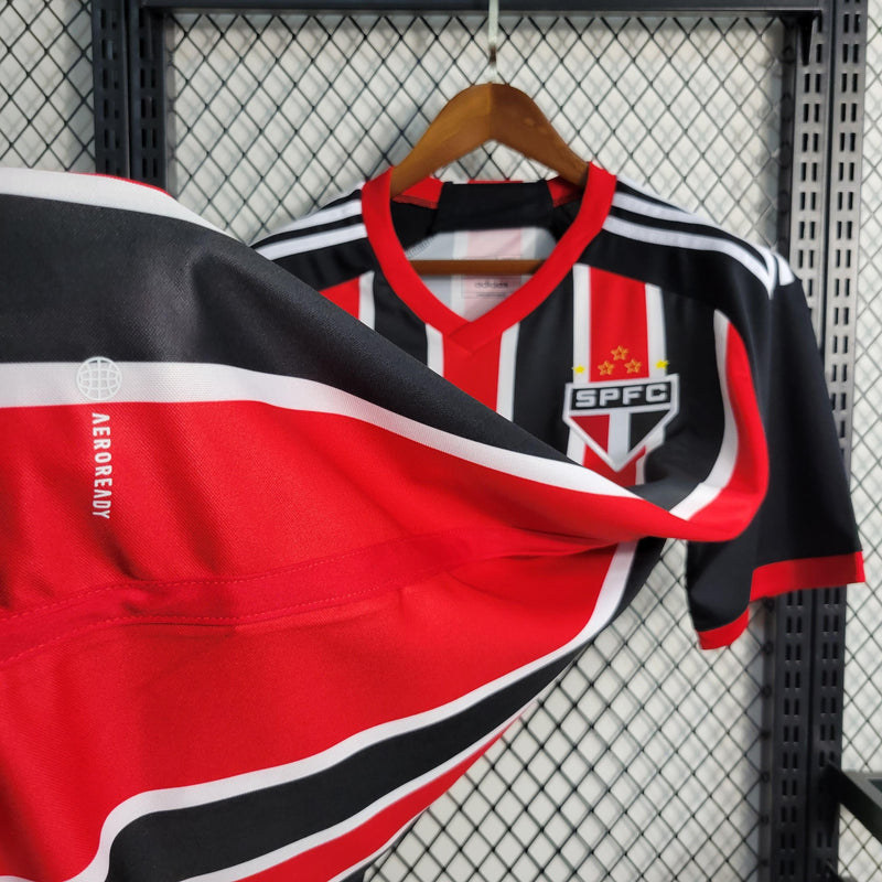 sao-paulo-sao-spfc-adidas-sports-bet-io-torcedor-masculina-versao-versao-james-rodrigues-23-24-20-vermelha-preta-branca-vermelho-preto-branco-away-fora-ii-secundaria-2_6